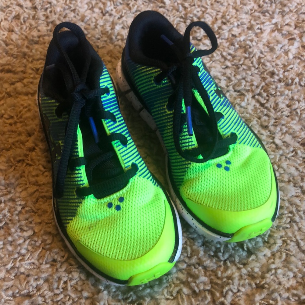 Boys Under Armour X Level series tennis shoes sz12
